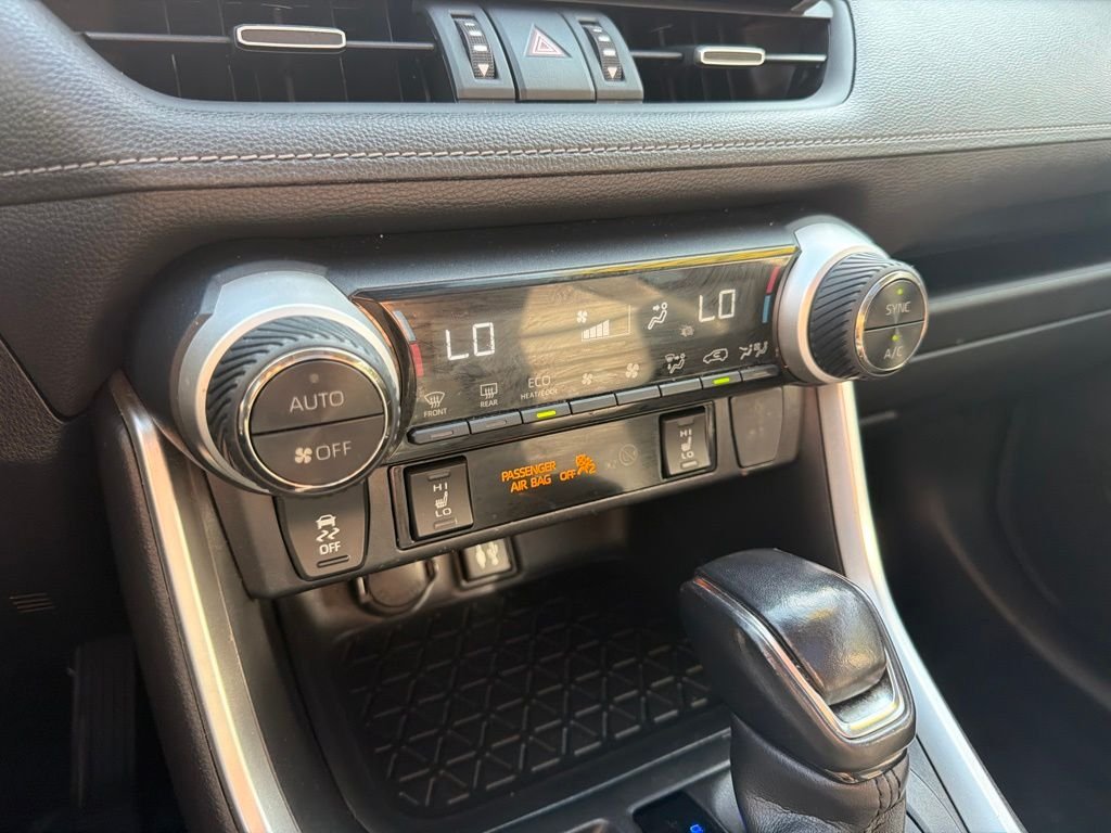 Used 2019 Silver Sky Metallic Toyota XLE Premium image 32