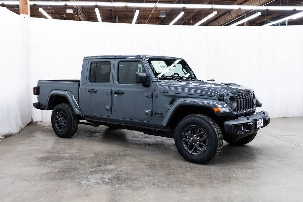 2026 Jeep Gladiator Sport S Auto's photo