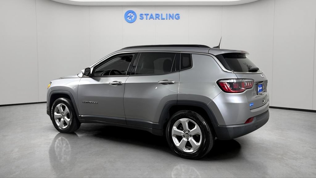 Used 2020 Silver Jeep Latitude FWD image 4