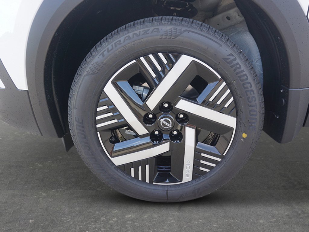 New 2026 Aspen White TriCoat / Super Black Two-tone Nissan SV image 9