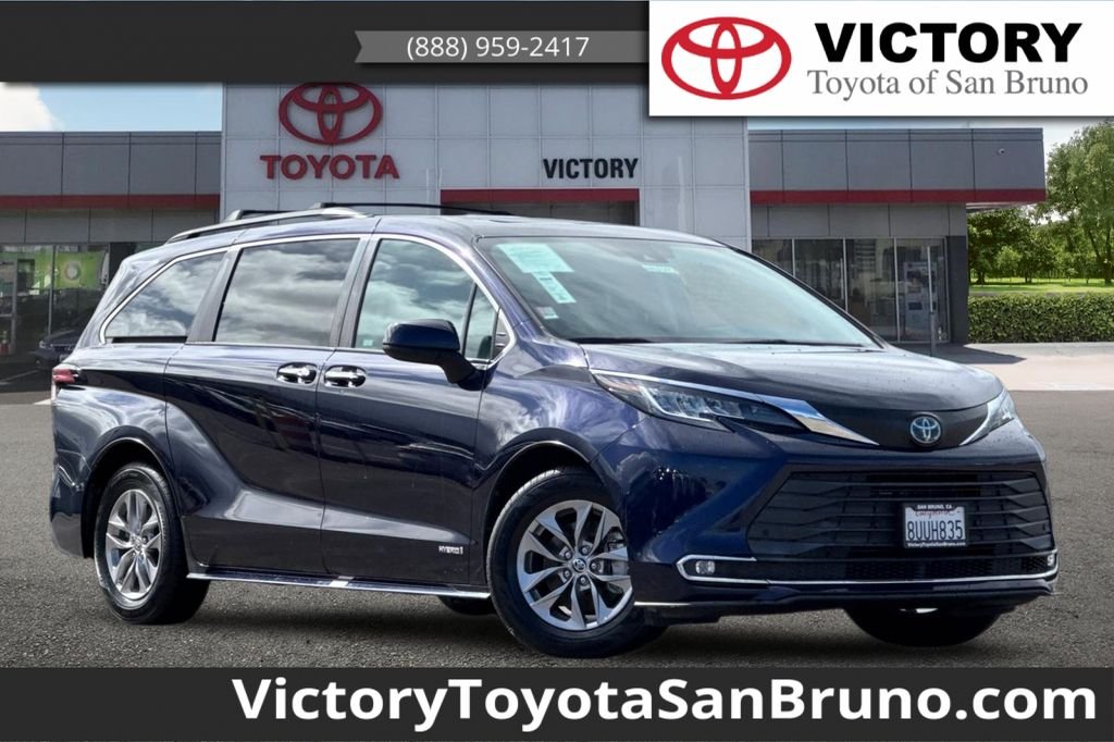2021 Toyota Sienna XLE 8-Passenger Hybrid FWD's photo