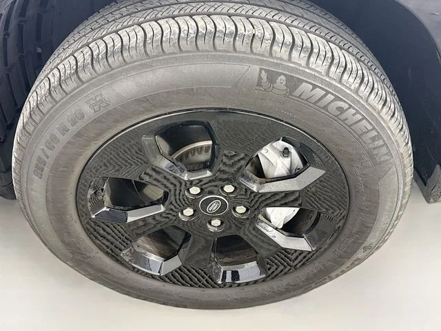 Used 2022 White Land Rover X-Dynamic HSE image 33