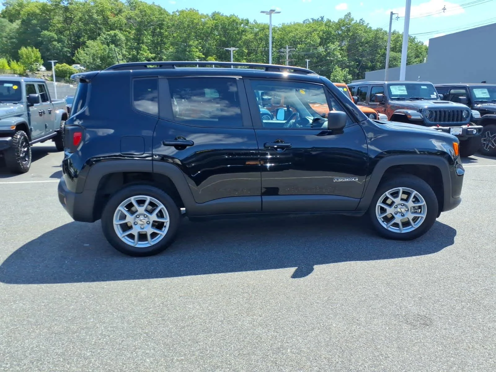 Certified Used 2022 Black Clear Coat Jeep Latitude image 6