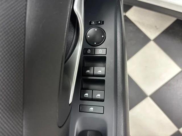 Used 2025 White Hyundai SE image 11