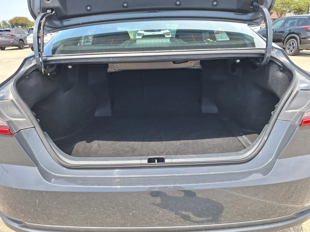 2025 Toyota Camry LE - Photo 24