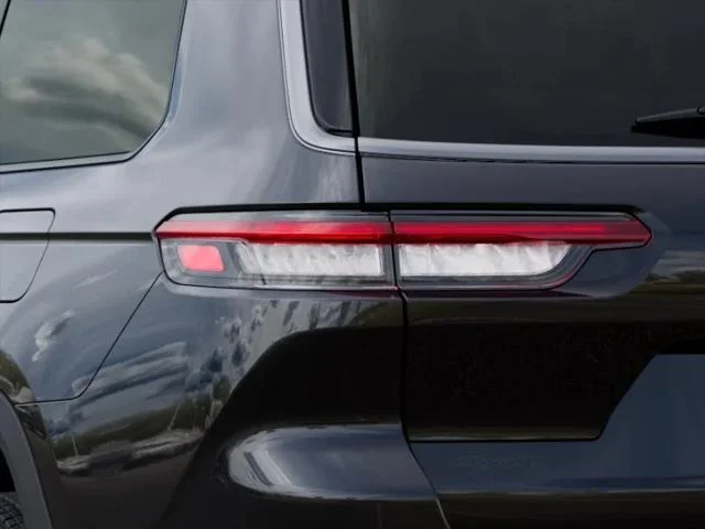 New 2026 Diamond Black Crystal Pearl-Coat Exterior Paint Jeep Limited image 17