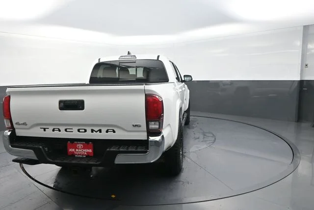 Used 2022 White Toyota SR5 image 59