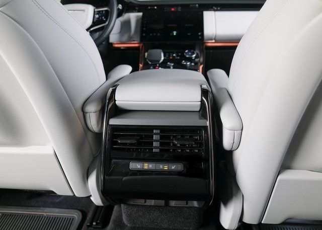 Used 2023 Carpathian Gray Premium Metallic Land Rover SE image 24
