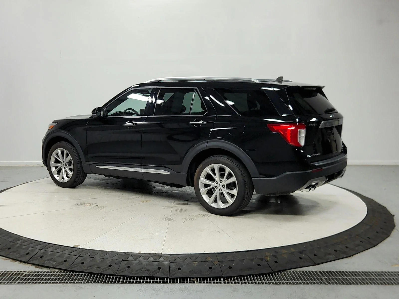 Used 2023 Black Ford Platinum image 6