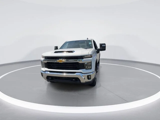 Used 2025 White Chevrolet LT image 3