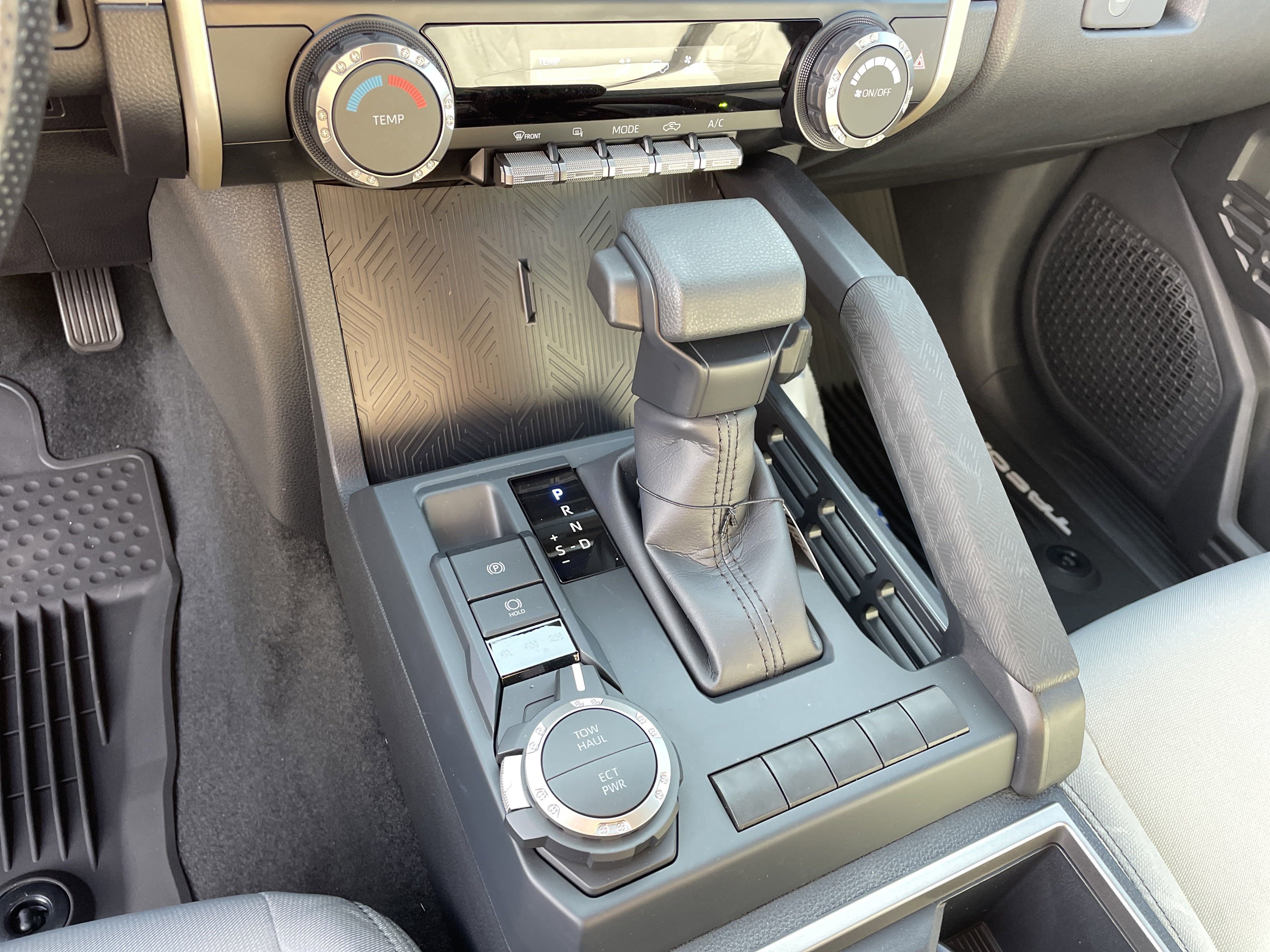 2025 Toyota Tacoma SR5 - Photo 9