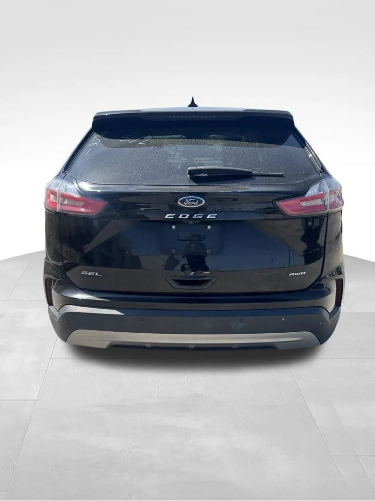 Certified Used 2024 Agate Black Metallic Ford SEL image 5