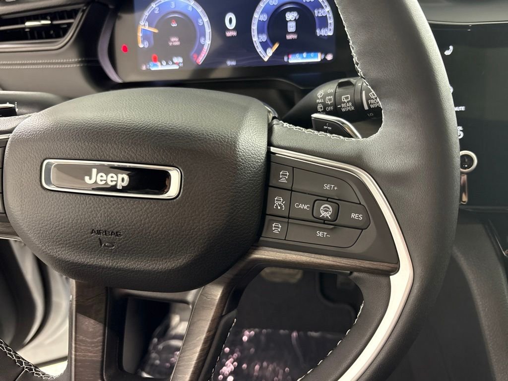 New 2026 Bright White Clear-Coat Exterior Paint Jeep Altitude image 31
