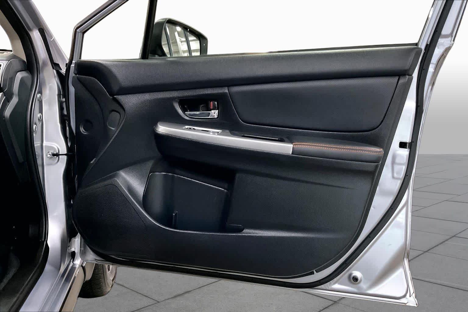 Used 2017 Ice Silver Metallic Subaru Limited image 23