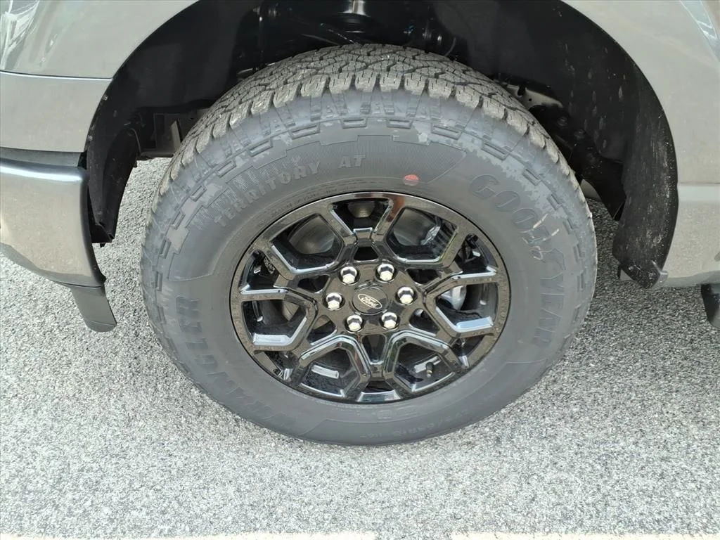 New 2026 Carbonized Gray Metallic Ford XLT image 10
