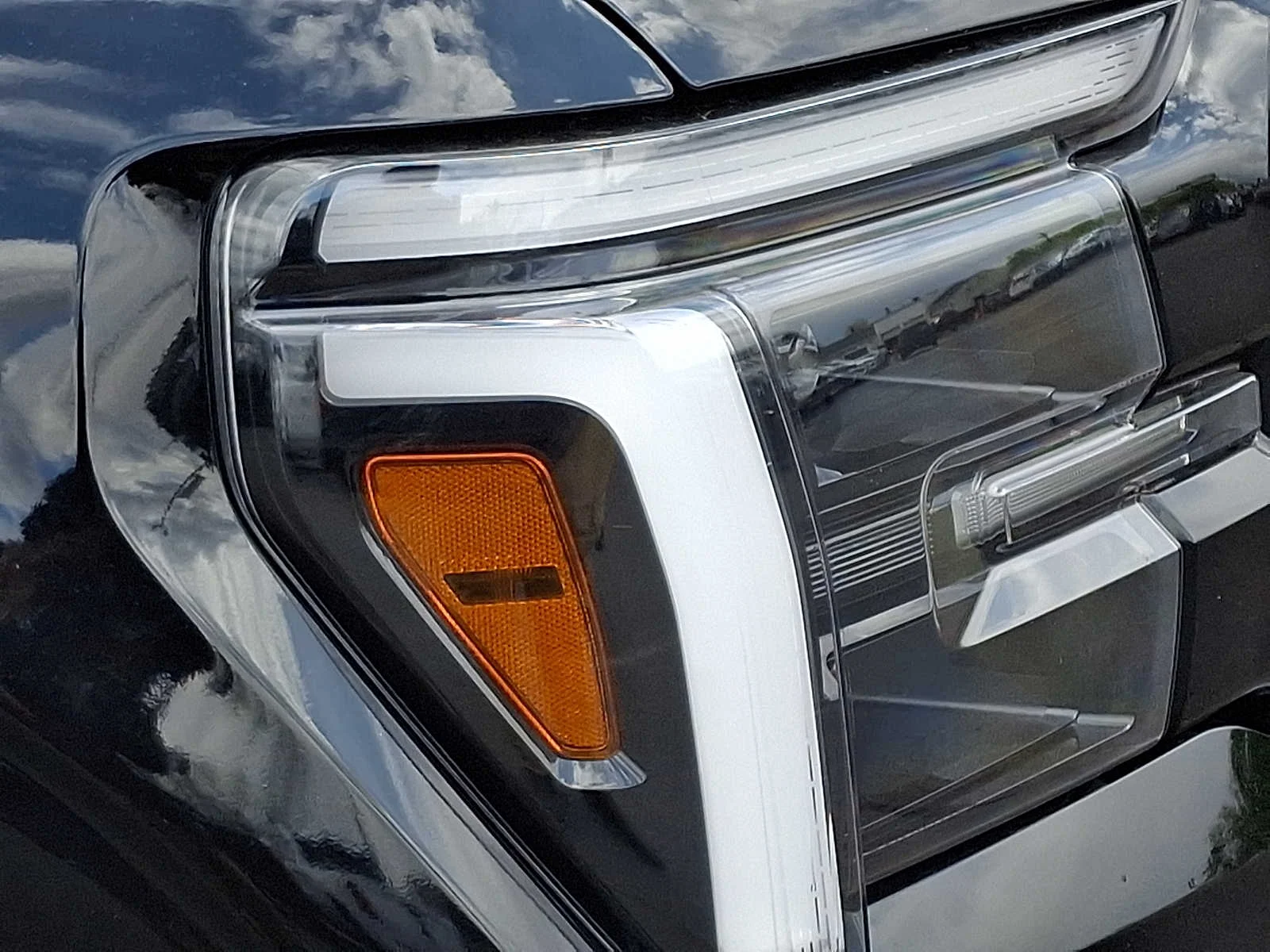 Used 2025 Agate Black Ford LARIAT image 9