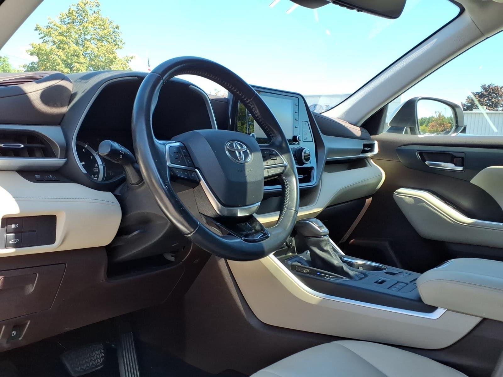 Used 2021 Blizzard Pearl Toyota XLE image 23