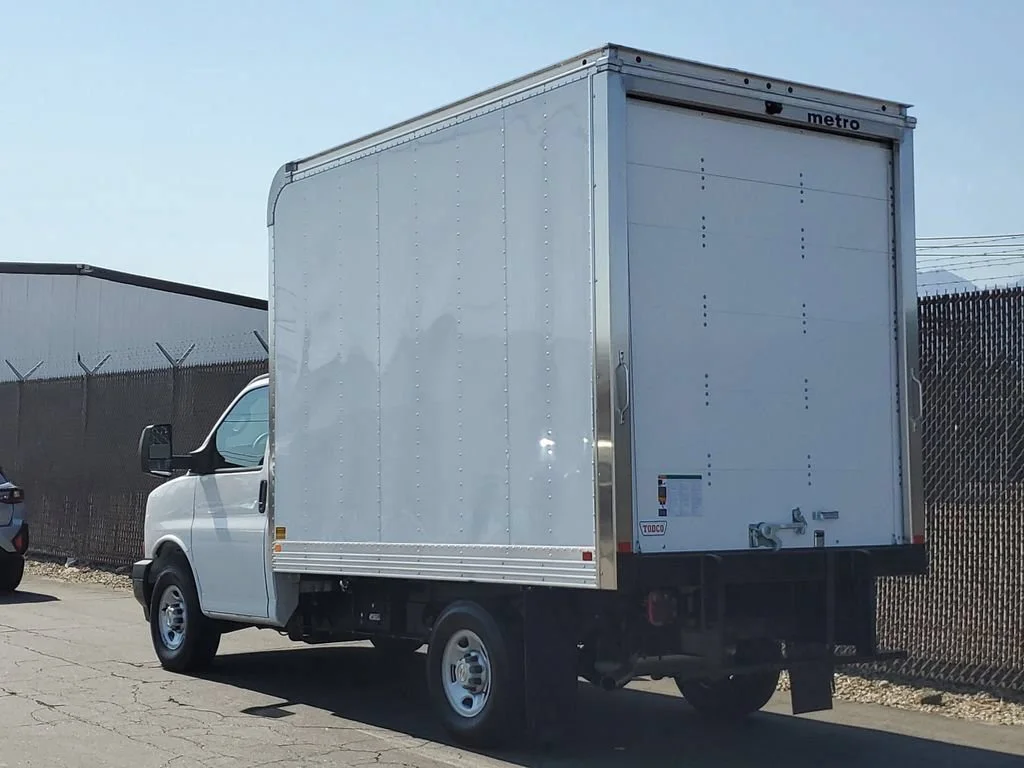 New 2025 Summit White Chevrolet 1WT image 7