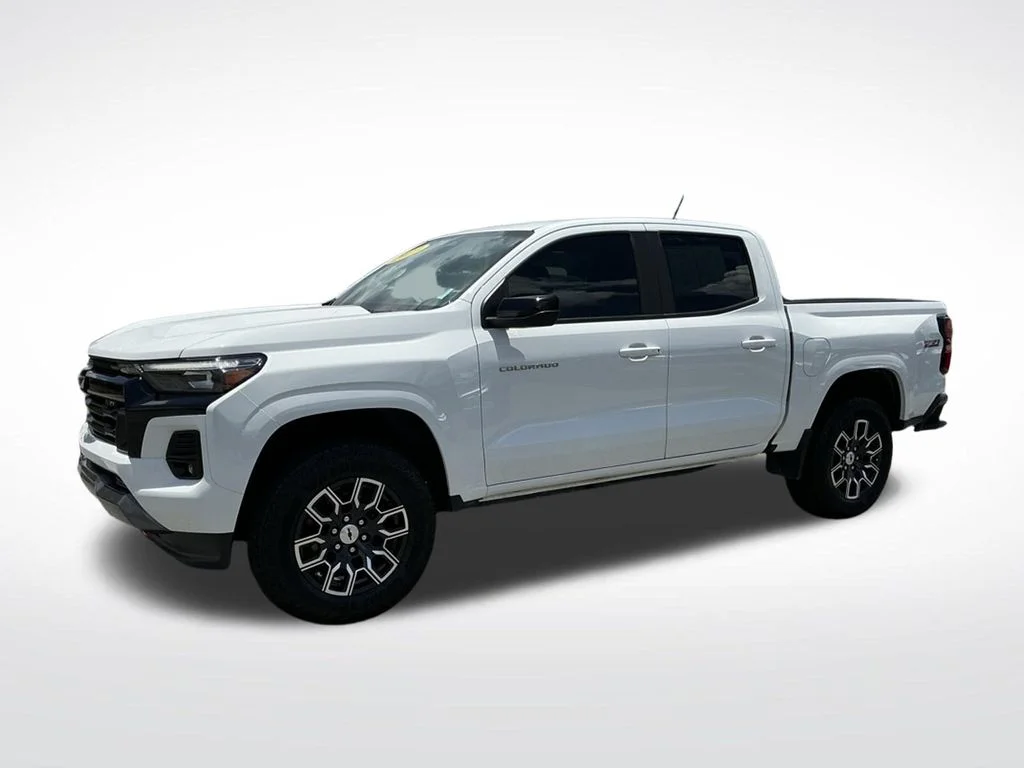 Used 2023 White Chevrolet Z71 image 2
