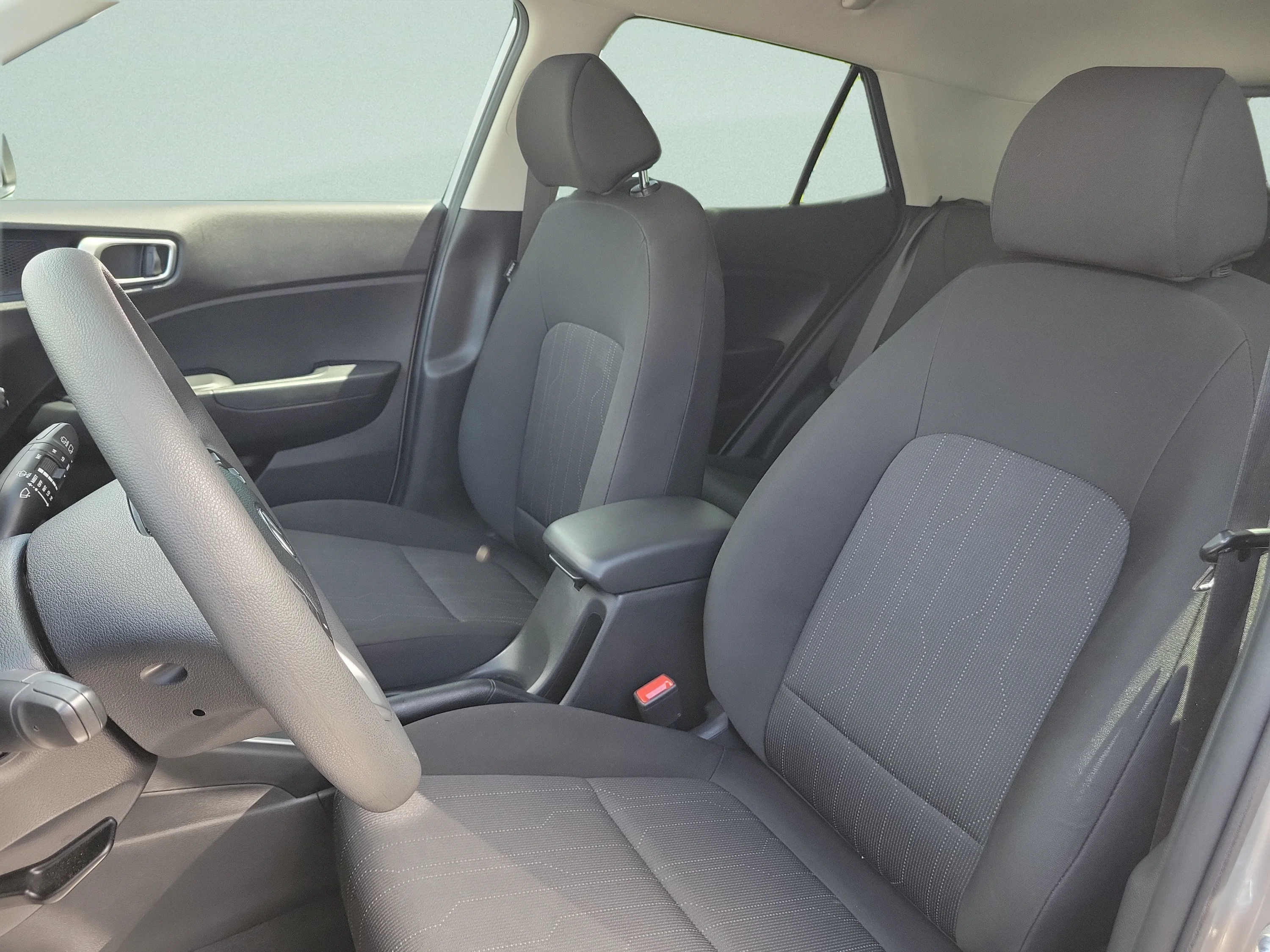 Used 2025 Shimmering Silver Hyundai SE image 18
