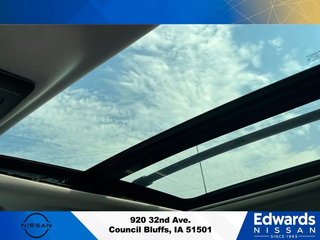 Used 2022 Black Nissan Platinum image 35