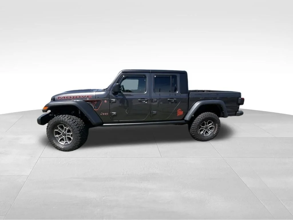 Used 2024 Gray Jeep Mojave image 4