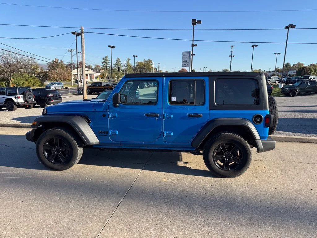 Used 2021 Blue Jeep Unlimited Sport Altitude image 9