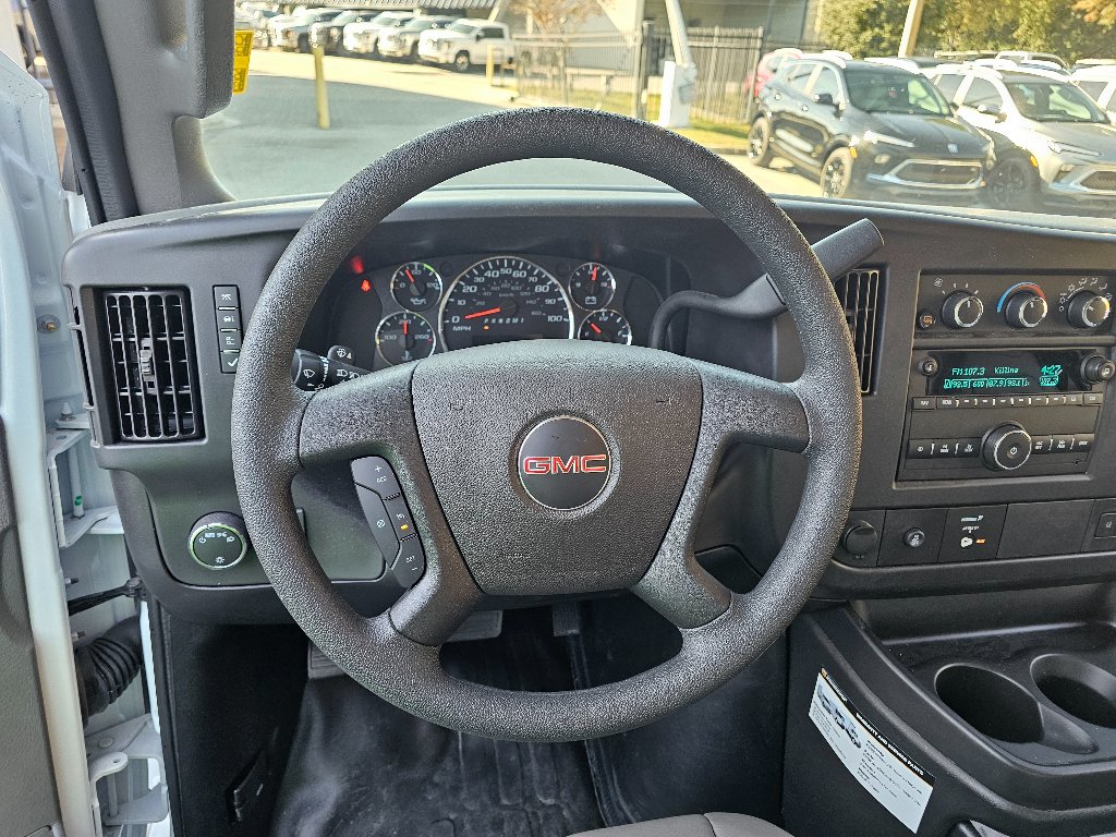 New 2025 Summit White GMC 1WT image 27