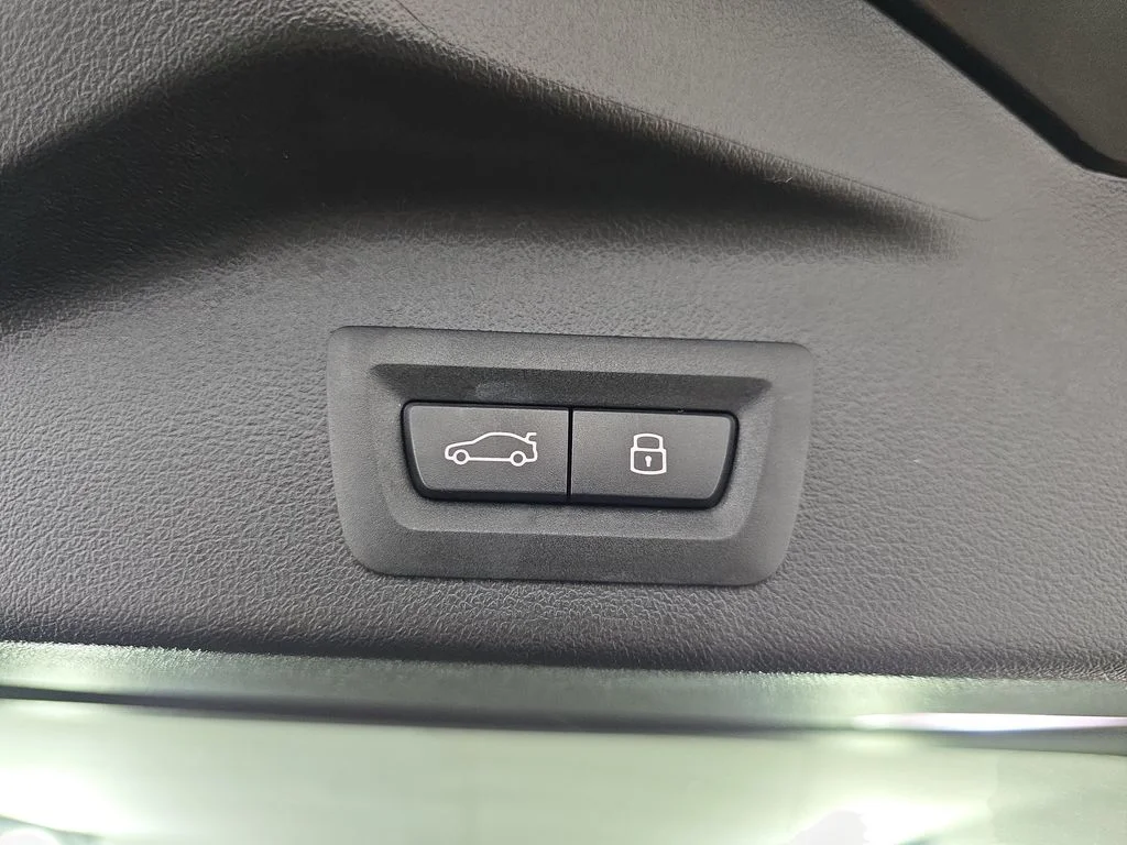 Used 2026 Black Sapphire Metallic BMW xDrive40i image 16