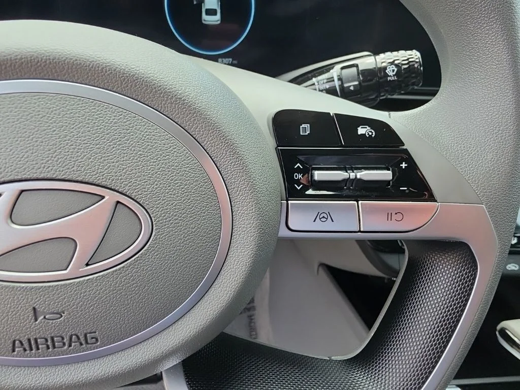 Used 2024 Metal Hyundai SEL image 17