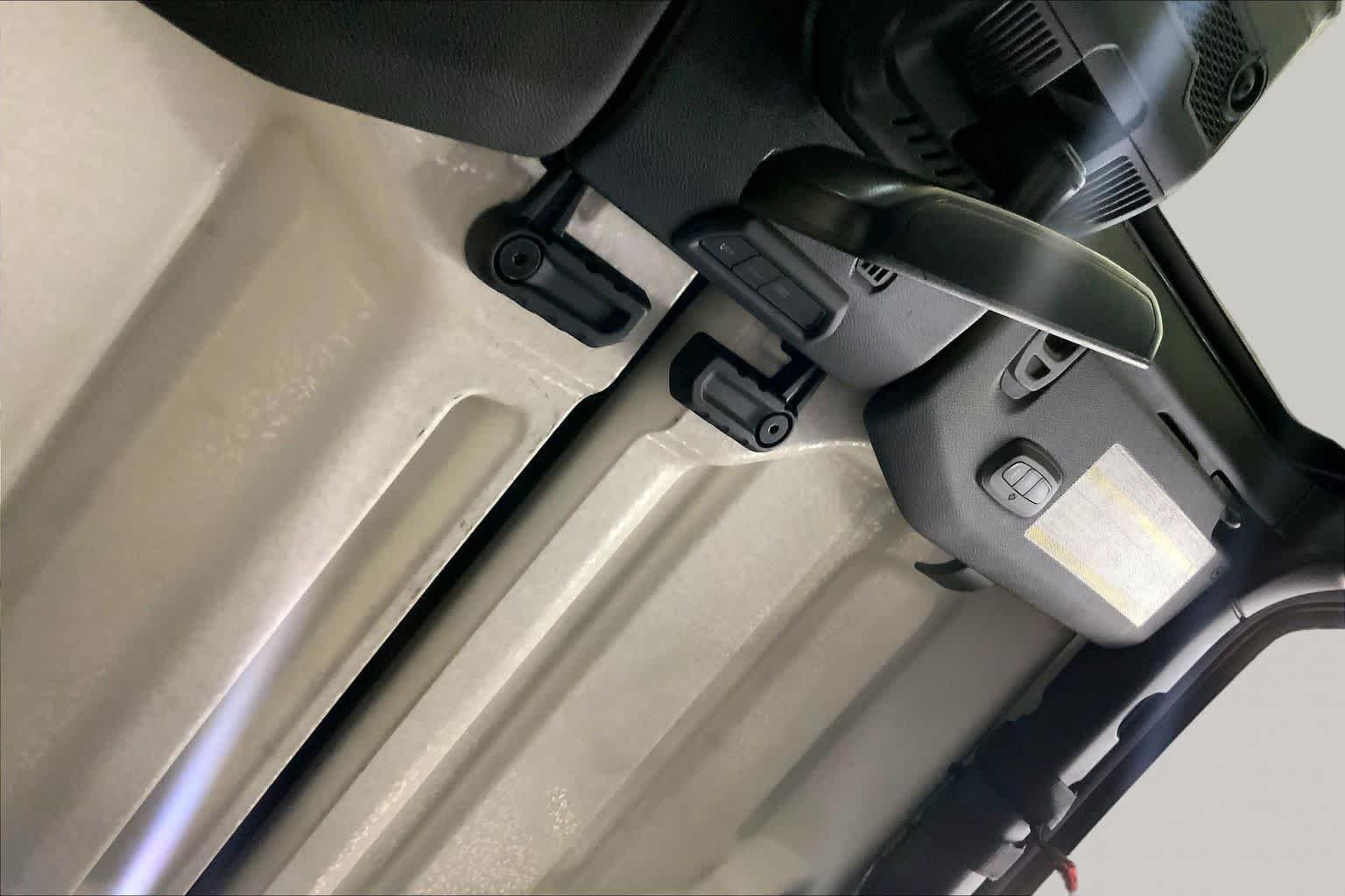 Used 2020 Billet Silver Metallic Clearcoat Jeep Overland image 14