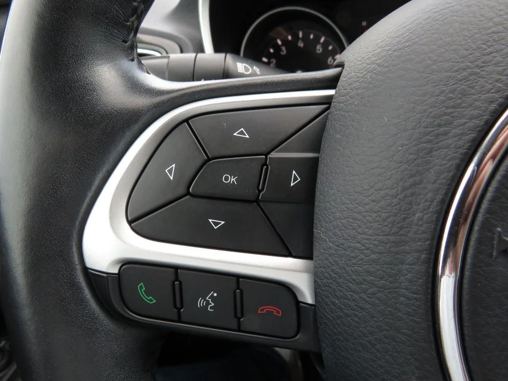 Used 2019 Granite Crystal Metallic Clear Jeep Altitude image 30