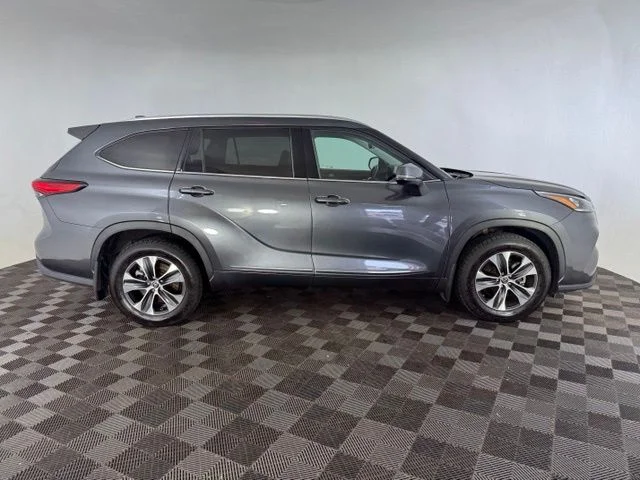 Used 2020 Gray Toyota XLE image 10