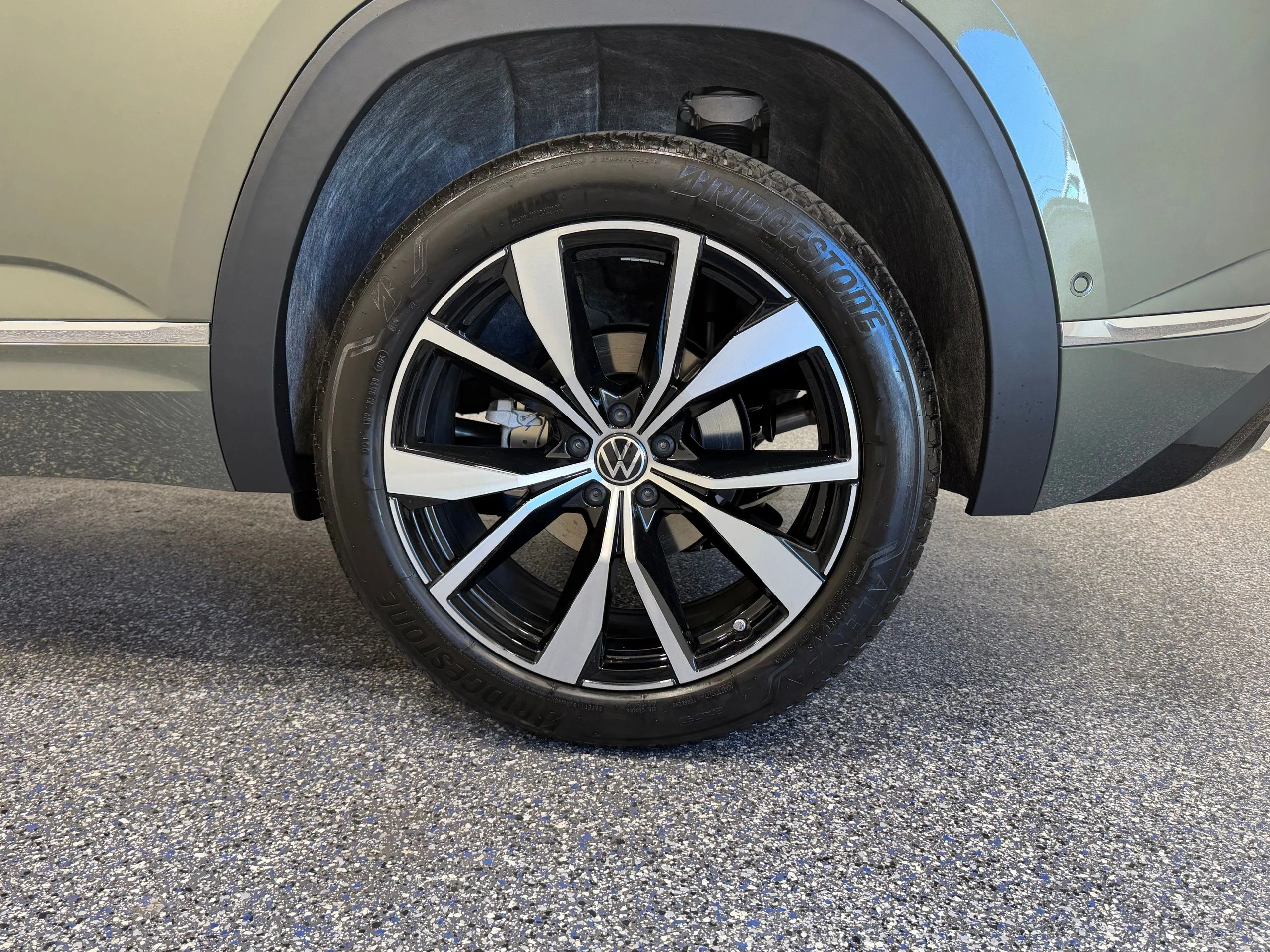 New 2026  Volkswagen 2.0T SEL Premium R-Line image 13