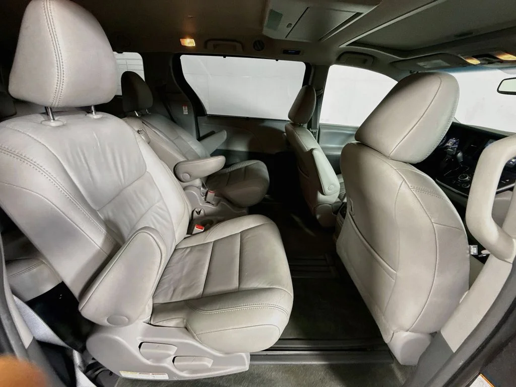 Used 2015 Predawn Gray Mica Toyota XLE Premium image 26
