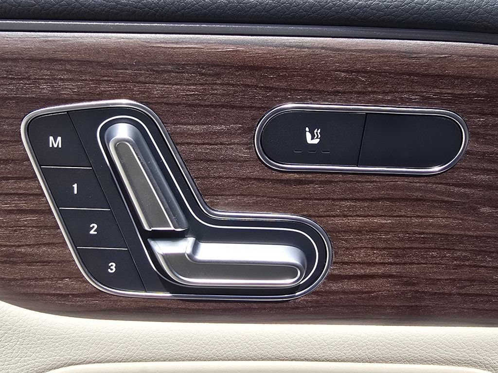 New 2026 Mountain Grey Metallic Mercedes-Benz GLB 250 image 44