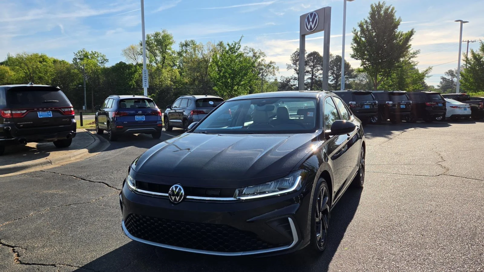 New 2026 Deep Black Pearl Volkswagen SE image 10