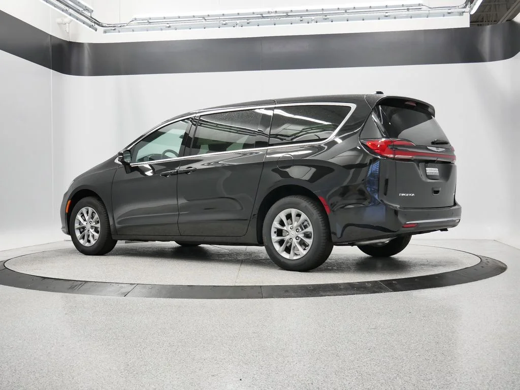 2026 Chrysler Pacifica Select - Photo 43