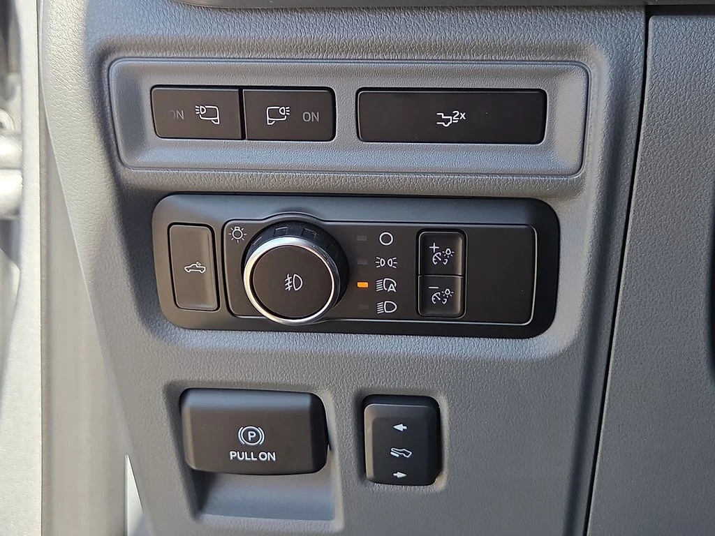 Used 2023 Silver Ford Lariat image 20