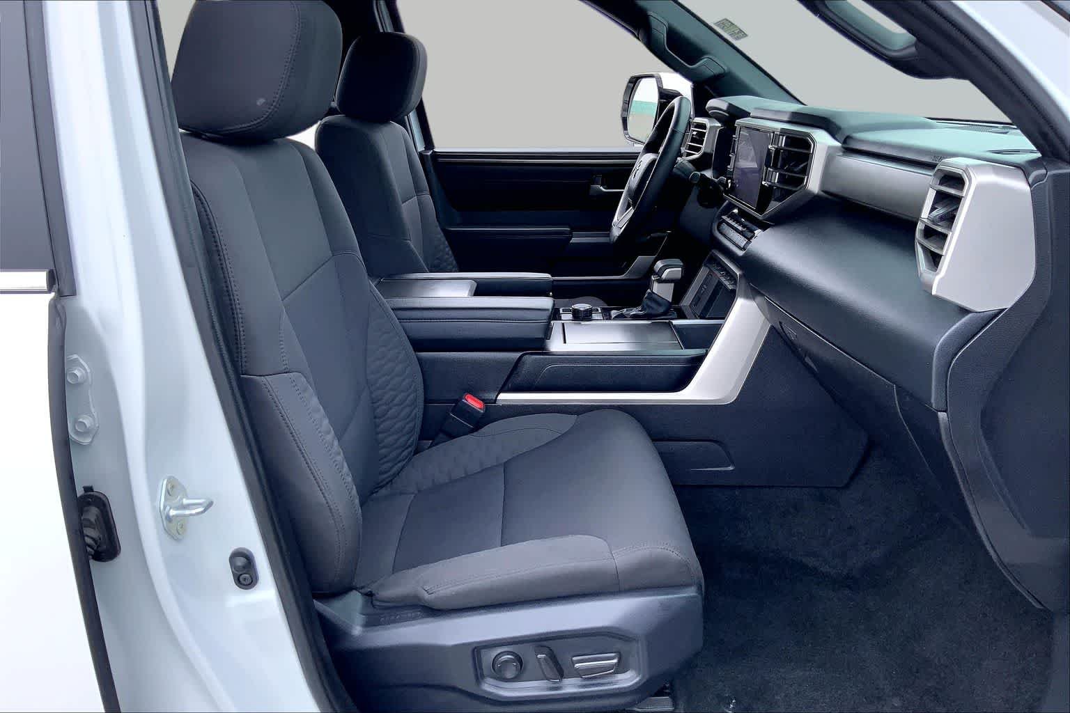 Used 2025 Ice Cap Toyota SR5 image 9