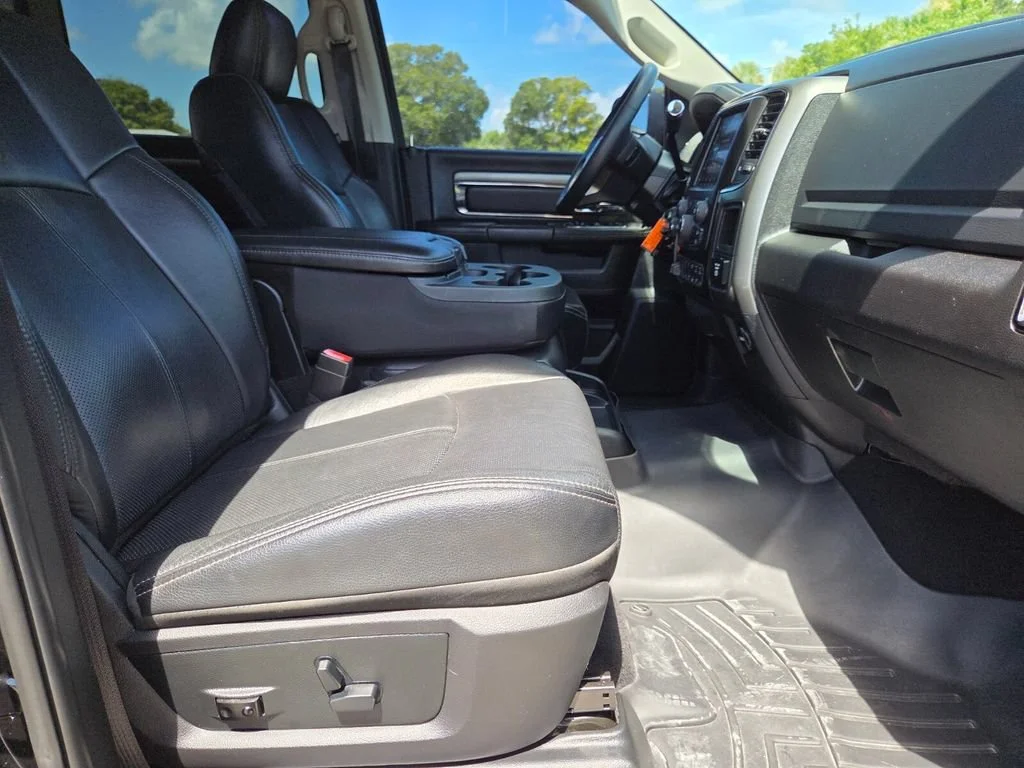 Used 2018 Brilliant Black Crystal Pearlcoat Ram Laramie image 15