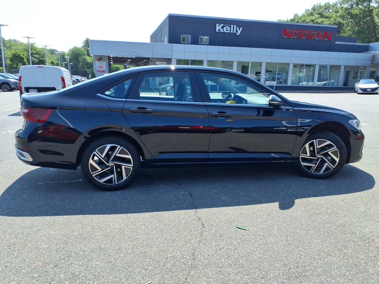Used 2022 DEEP BLACK PEARL EFFECT Volkswagen SEL image 4