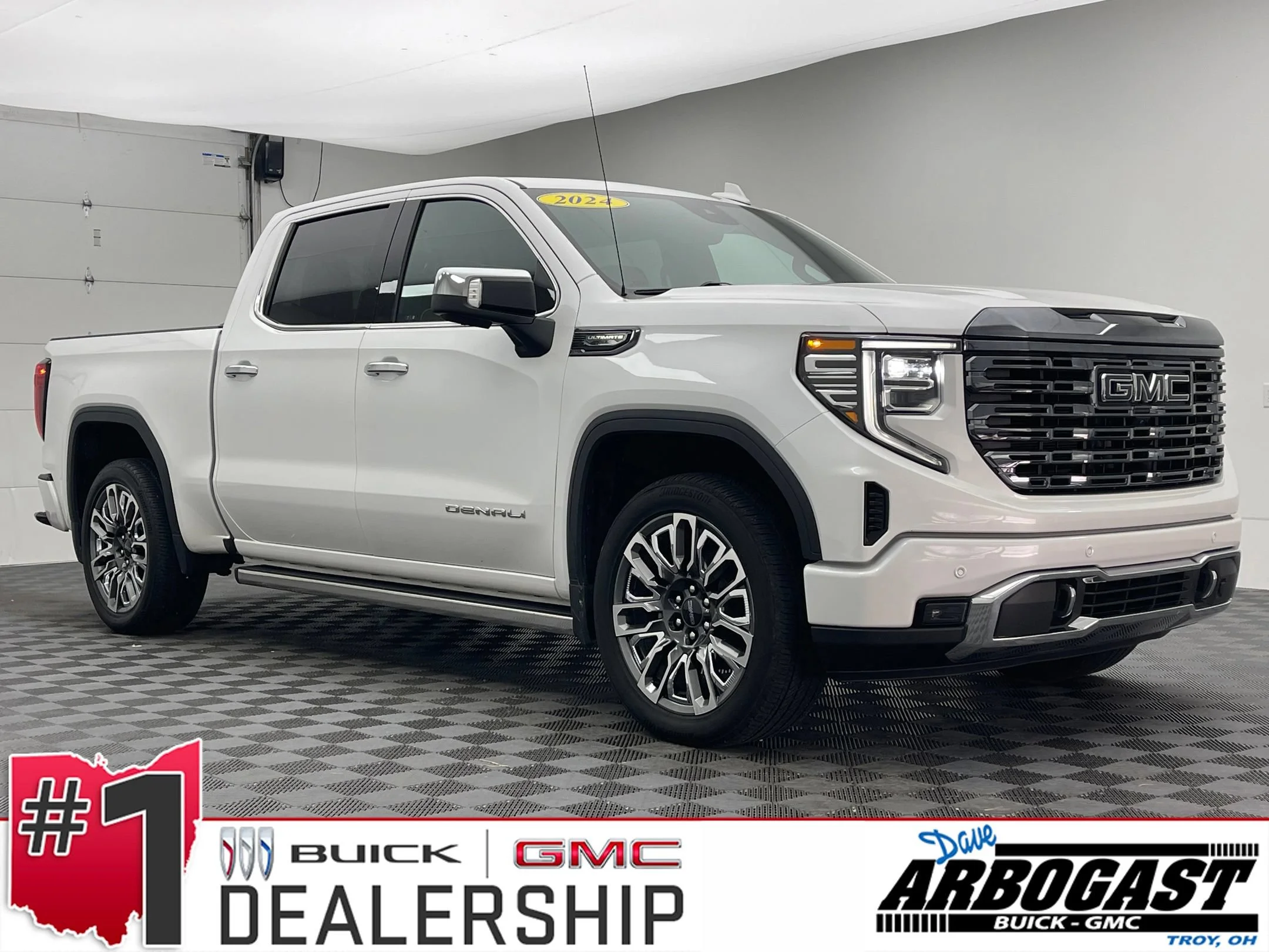 Used 2024 White Frost Tricoat GMC Denali Ultimate image 1