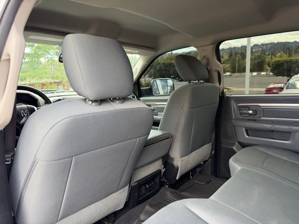 Used 2016 Bright White Clearcoat Ram SLT image 30