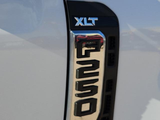 New 2027 Oxford White Ford F-250® XLT image 39