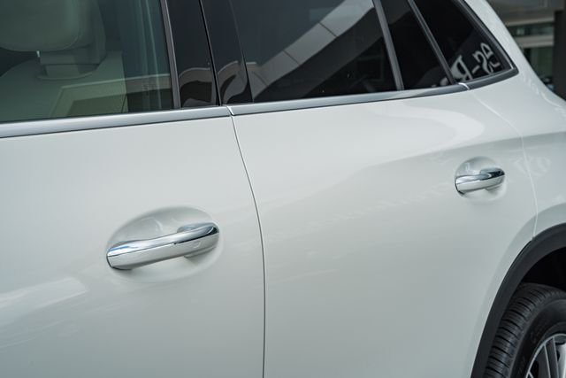Used 2024 Polar White Mercedes-Benz GLC 300 image 16