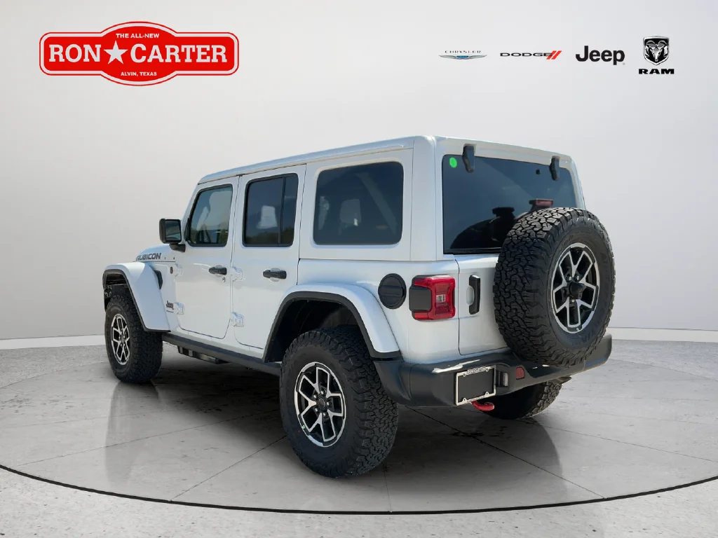 New 2027 Bright White Clear-Coat Paint Jeep Rubicon image 4
