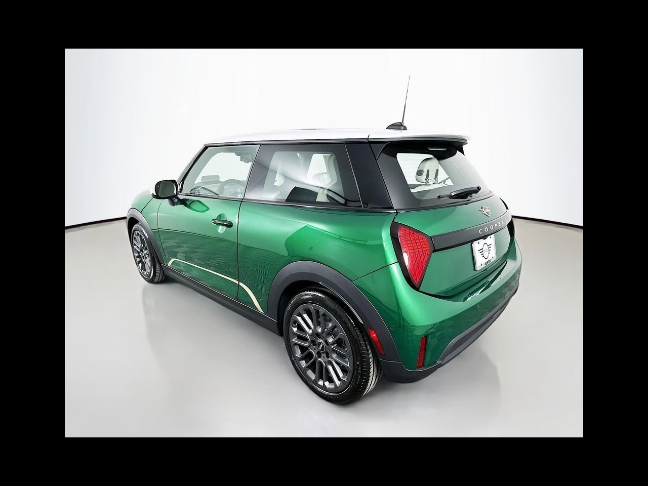 New 2026 British Racing Green IV Metallic MINI ICONIC image 7