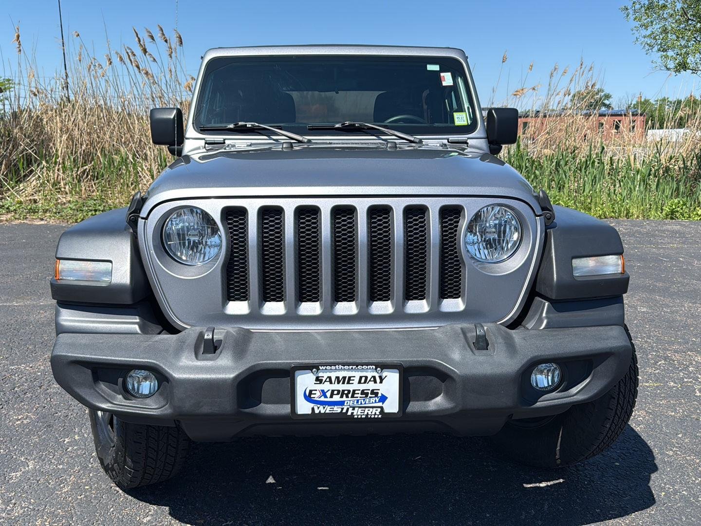 Used 2019 Billet Silver Metallic Clearcoat Jeep Sport image 12