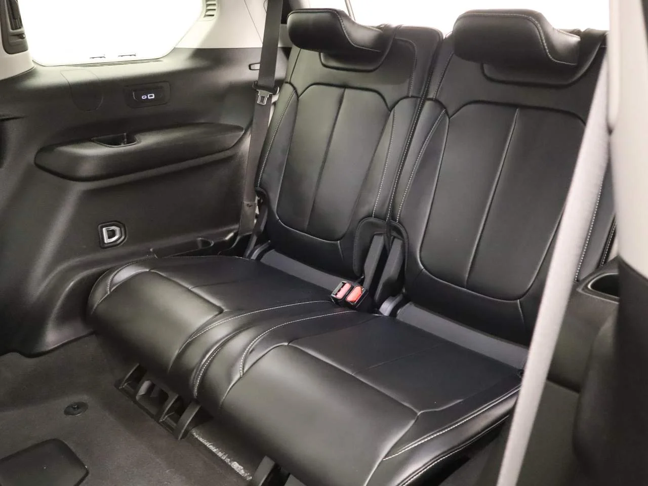 Certified Used 2021 Diamond Black Jeep Limited image 18